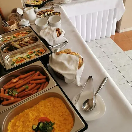 Poludnica Hotel *